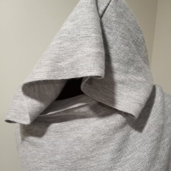 CALVIN KLEIN FRINGED GREY WRAP SHAWL WITH HOOD. WOMEN ONE SIZE - Picture 3 of 6